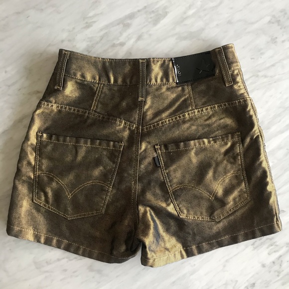 Levis high waist gold shorts - Picture 3 of 5